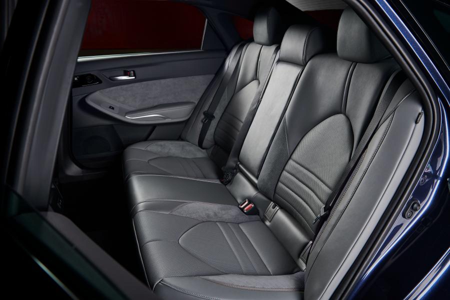 Интерьер Toyota Avalon XSE 2018 года  (фото 7 из 28)
